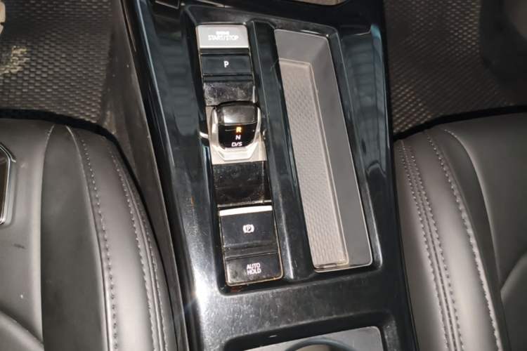 Used Volkswagen Lamando 2024 Lingdu L 200TSI DSG Trendy & Spicy Edition Gear Lever