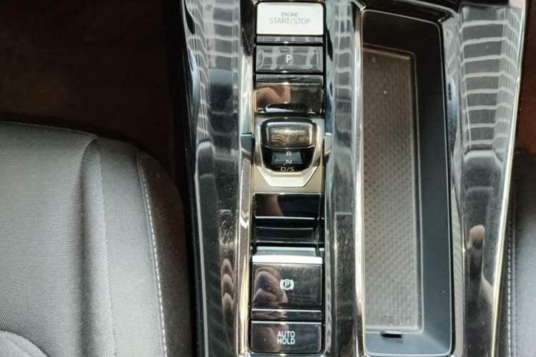 Used Volkswagen Lamando 2024 Lingdu L 200TSI DSG Trendy & Spicy Edition Gear Lever