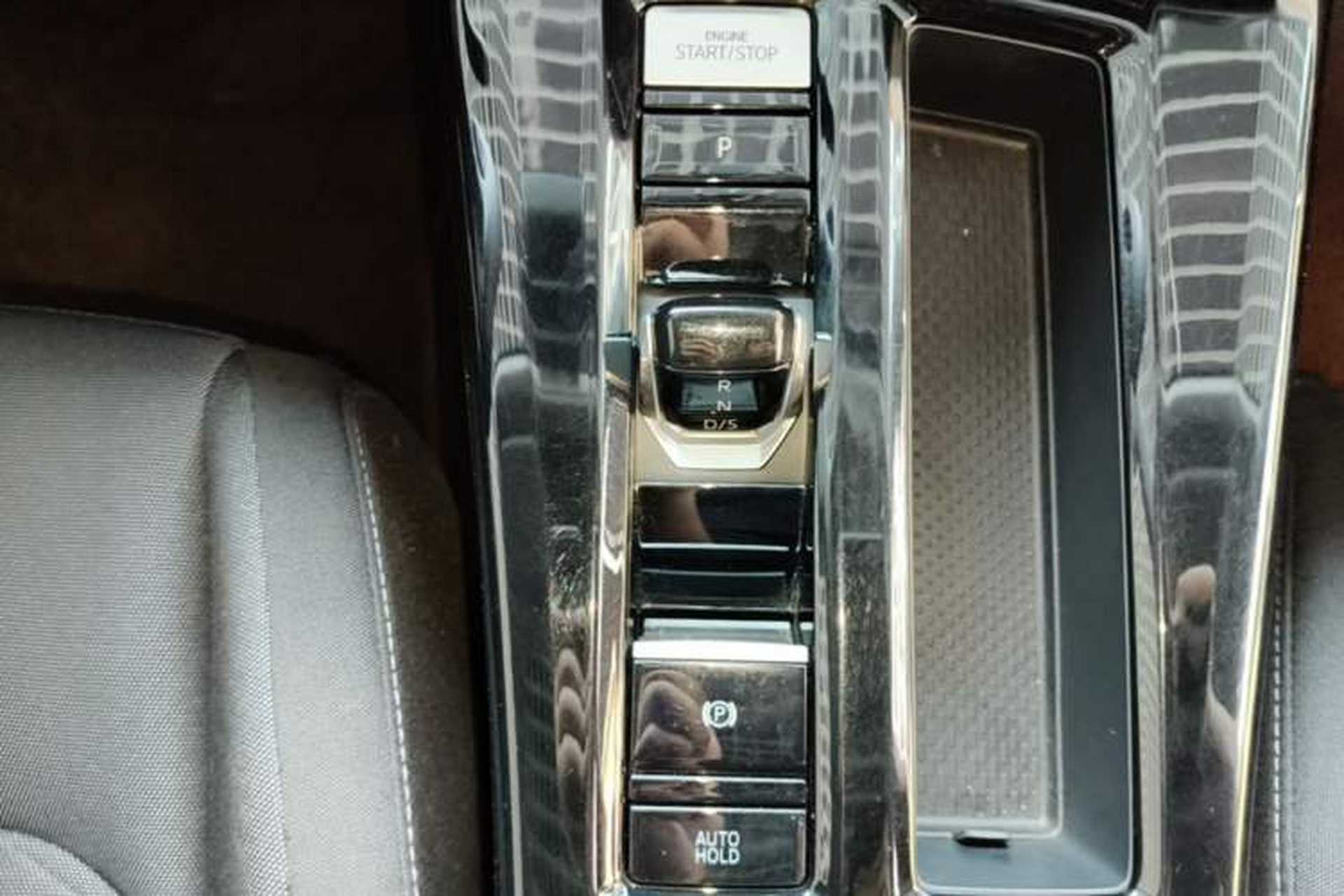 Used Volkswagen Lamando 2024 Lingdu L 200TSI DSG Trendy & Spicy Edition Gear Lever