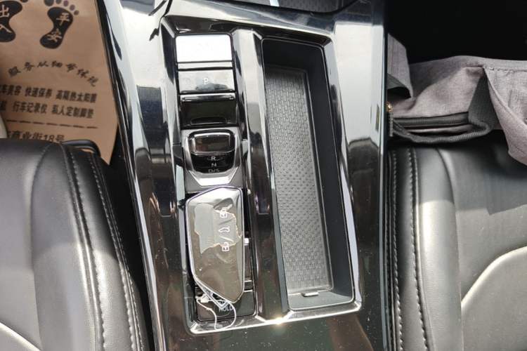 Used Volkswagen Lamando 2024 Lingdu L 200TSI DSG Trendy & Spicy Edition Gear Lever