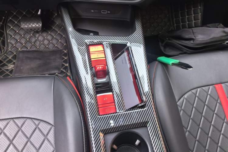 Used Volkswagen Lamando 2024 Lingdu L 200TSI DSG Trendy & Spicy Edition Gear Lever