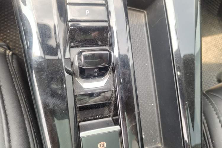 Used Volkswagen Lamando 2024 Lingdu L 200TSI DSG Trendy & Spicy Edition Gear Lever