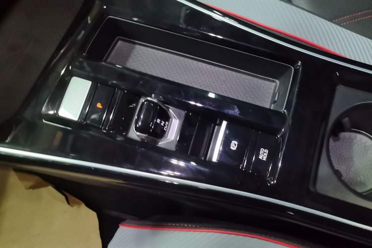Used Volkswagen Lamando 2024 Lavida L 280TSI DSG Cool & Spicy Edition Gear Lever