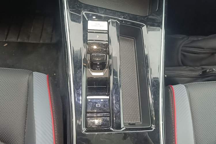 Used Volkswagen Lamando 2024 Lavida L 280TSI DSG Cool & Spicy Edition Gear Lever