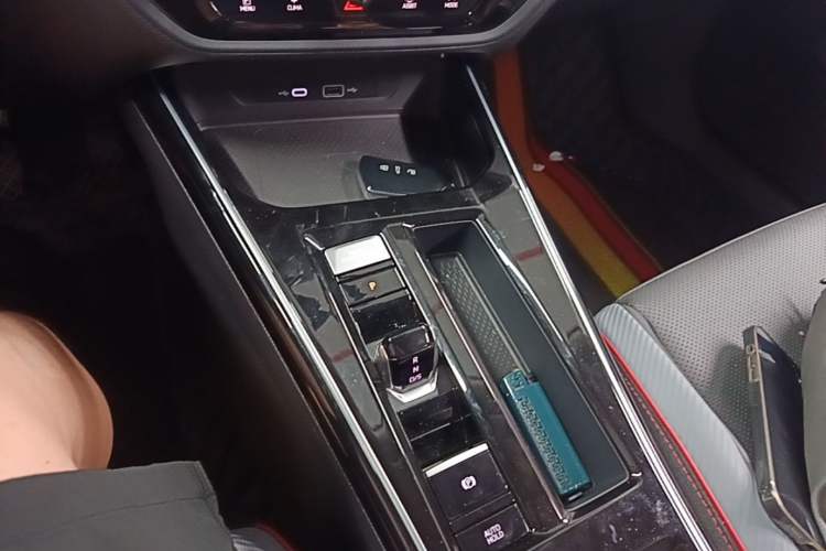 Used Volkswagen Lamando 2024 Lavida L 280TSI DSG Cool & Spicy Edition Gear Lever