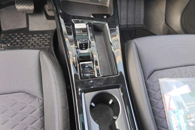 Used Volkswagen Lamando 2024 Lingdu L 200TSI DSG Trendy & Spicy Edition Gear Lever