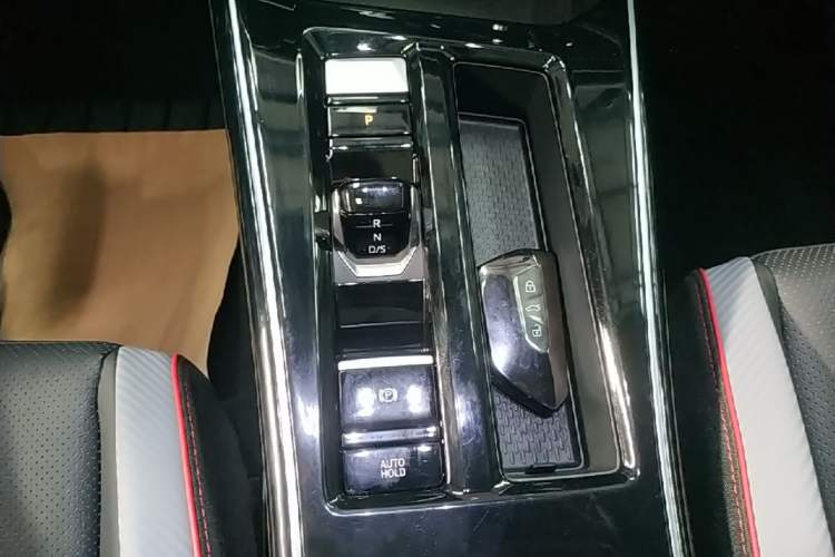 Used Volkswagen Lamando 2024 Lavida L 280TSI DSG Cool & Spicy Edition Gear Lever