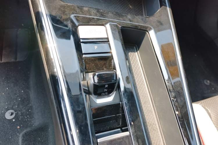 Used Volkswagen Lamando 2024 Lavida L 280TSI DSG Cool & Spicy Edition Gear Lever