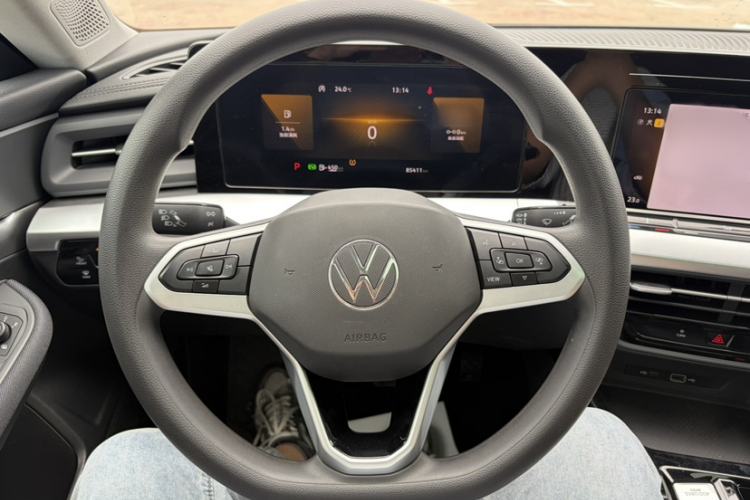 Used Volkswagen Lamando 2024 Lingdu L 200TSI DSG Trendy & Spicy Edition Interior 2