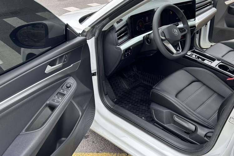 Used Volkswagen Lamando 2024 Lingdu L 200TSI DSG Trendy & Spicy Edition Interior 2
