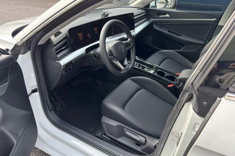 Used Volkswagen Lamando 2024 Lingdu L 200TSI DSG Trendy & Spicy Edition Interior 2
