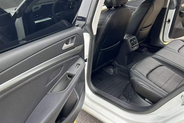 Used Volkswagen Lamando 2024 Lingdu L 200TSI DSG Trendy & Spicy Edition Interior 3