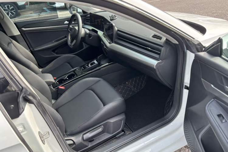 Used Volkswagen Lamando 2024 Lingdu L 200TSI DSG Trendy & Spicy Edition Interior 4