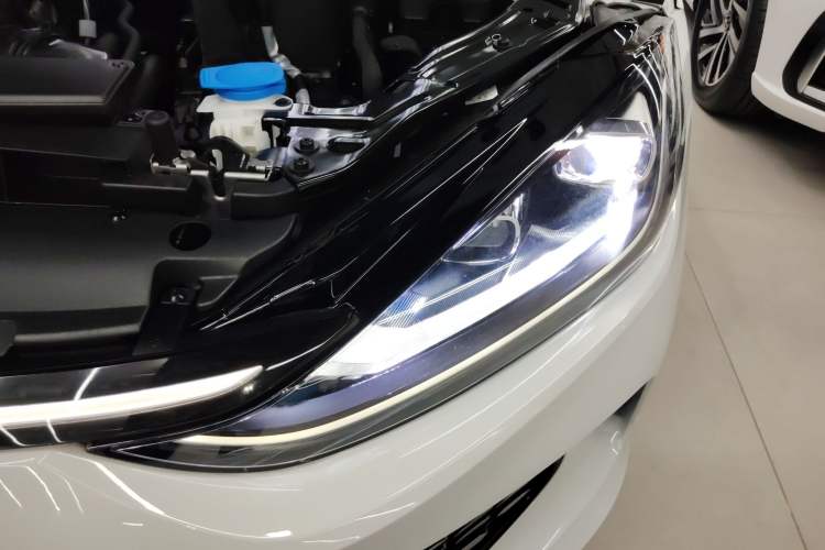 Used Volkswagen Lamando 2024 Lavida L 280TSI DSG Cool & Spicy Edition Left Front Headlight