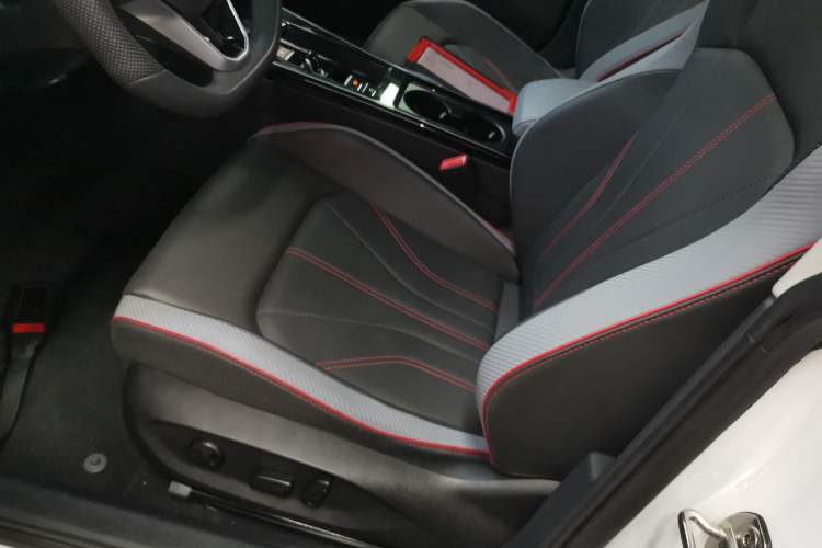 Used Volkswagen Lamando 2024 Lavida L 280TSI DSG Cool & Spicy Edition Left Front Seat