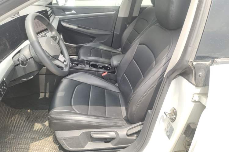 Used Volkswagen Lamando 2024 Lingdu L 200TSI DSG Trendy & Spicy Edition Left Front Seat
