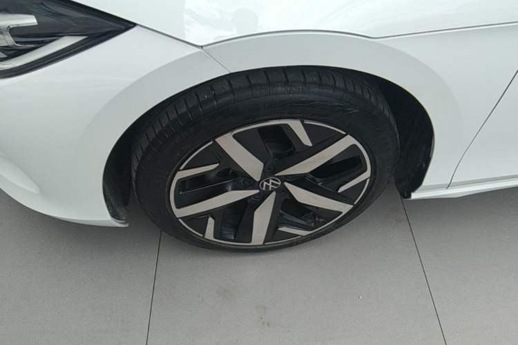 Used Volkswagen Lamando 2024 Lavida L 280TSI DSG Cool & Spicy Edition Left Front Wheel Hub