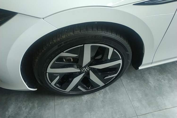 Used Volkswagen Lamando 2024 Lavida L 280TSI DSG Cool & Spicy Edition Left Front Wheel Hub