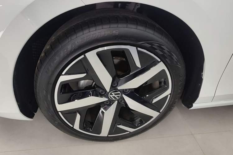 Used Volkswagen Lamando 2024 Lavida L 280TSI DSG Cool & Spicy Edition Left Front Wheel Hub
