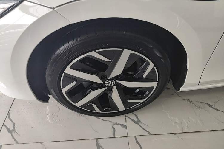 Used Volkswagen Lamando 2024 Lavida L 280TSI DSG Cool & Spicy Edition Left Front Wheel Hub