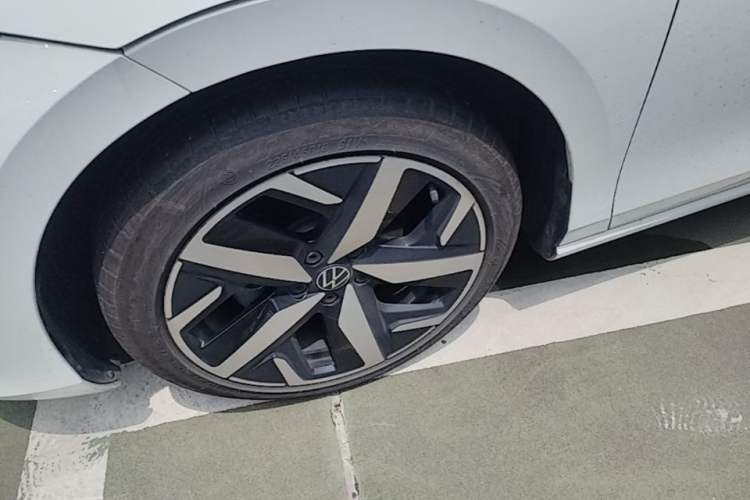 Used Volkswagen Lamando 2024 Lavida L 280TSI DSG Cool & Spicy Edition Left Front Wheel Hub