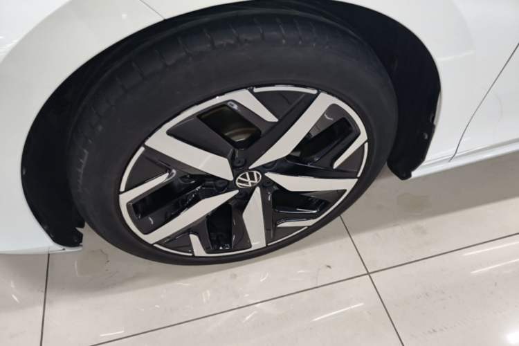 Used Volkswagen Lamando 2024 Lavida L 280TSI DSG Cool & Spicy Edition Left Front Wheel Hub