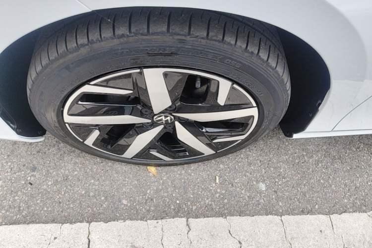 Used Volkswagen Lamando 2024 Lavida L 280TSI DSG Cool & Spicy Edition Left Front Wheel Hub