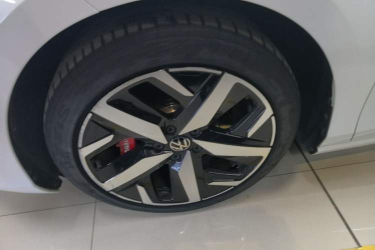 Used Volkswagen Lamando 2024 Lavida L 280TSI DSG Cool & Spicy Edition Left Front Wheel Hub