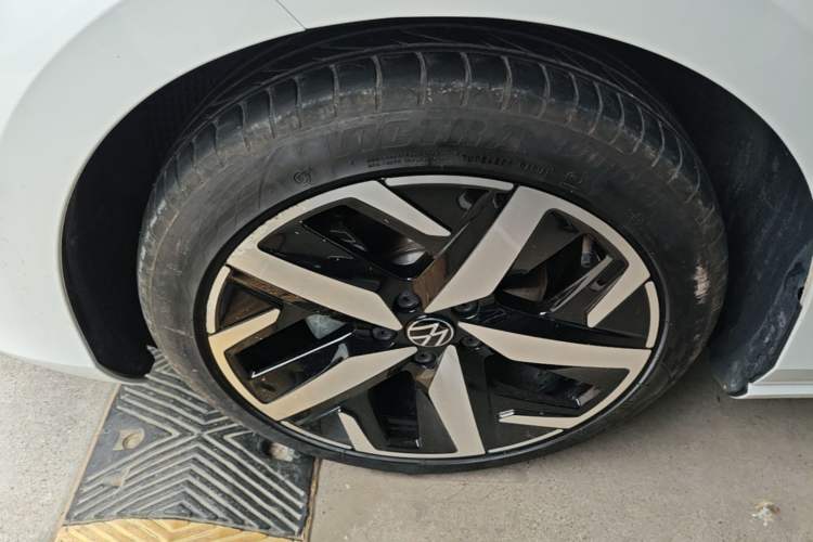 Used Volkswagen Lamando 2024 Lavida L 280TSI DSG Cool & Spicy Edition Left Front Wheel Hub