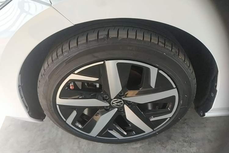 Used Volkswagen Lamando 2024 Lavida L 280TSI DSG Cool & Spicy Edition Left Front Wheel Hub