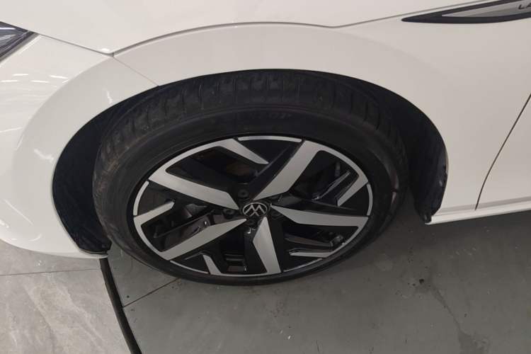 Used Volkswagen Lamando 2024 Lavida L 280TSI DSG Cool & Spicy Edition Left Front Wheel Hub