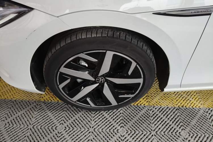 Used Volkswagen Lamando 2024 Lavida L 280TSI DSG Cool & Spicy Edition Left Front Wheel Hub