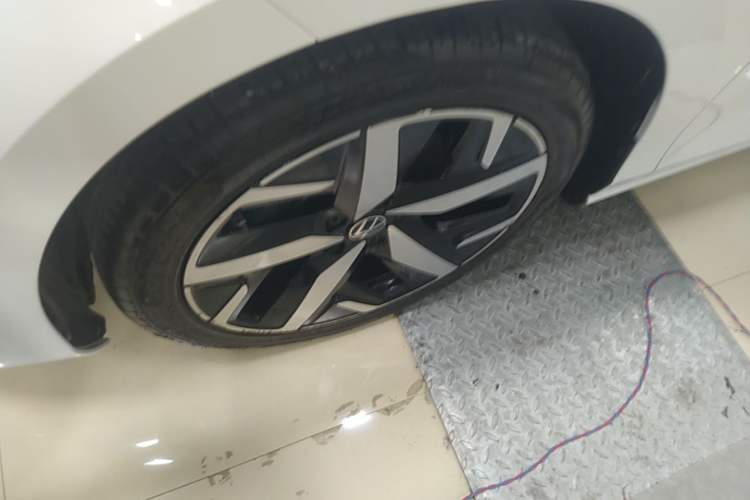 Used Volkswagen Lamando 2024 Lavida L 280TSI DSG Cool & Spicy Edition Left Front Wheel Hub