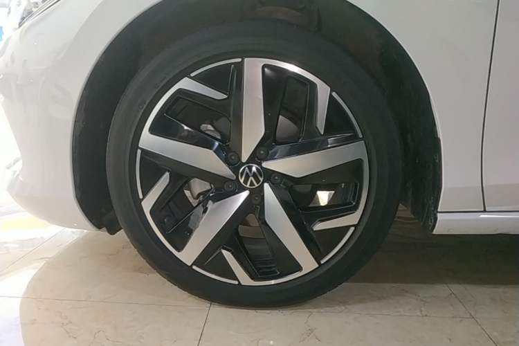 Used Volkswagen Lamando 2024 Lavida L 280TSI DSG Cool & Spicy Edition Left Front Wheel Hub