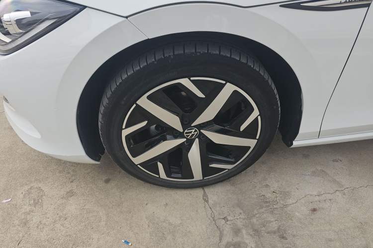 Used Volkswagen Lamando 2024 Lavida L 280TSI DSG Cool & Spicy Edition Left Front Wheel Hub