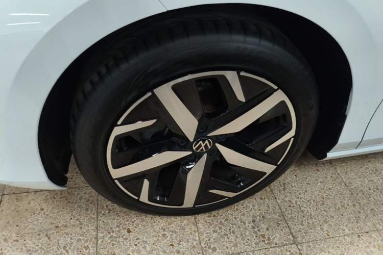 Used Volkswagen Lamando 2024 Lavida L 280TSI DSG Cool & Spicy Edition Left Front Wheel Hub