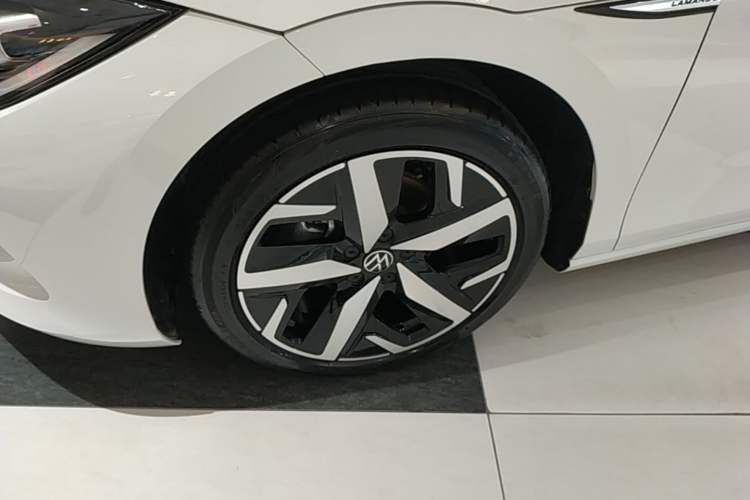 Used Volkswagen Lamando 2024 Lavida L 280TSI DSG Cool & Spicy Edition Left Front Wheel Hub
