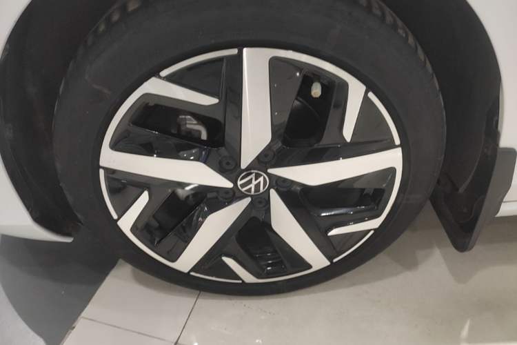 Used Volkswagen Lamando 2024 Lavida L 280TSI DSG Cool & Spicy Edition Left Front Wheel Hub