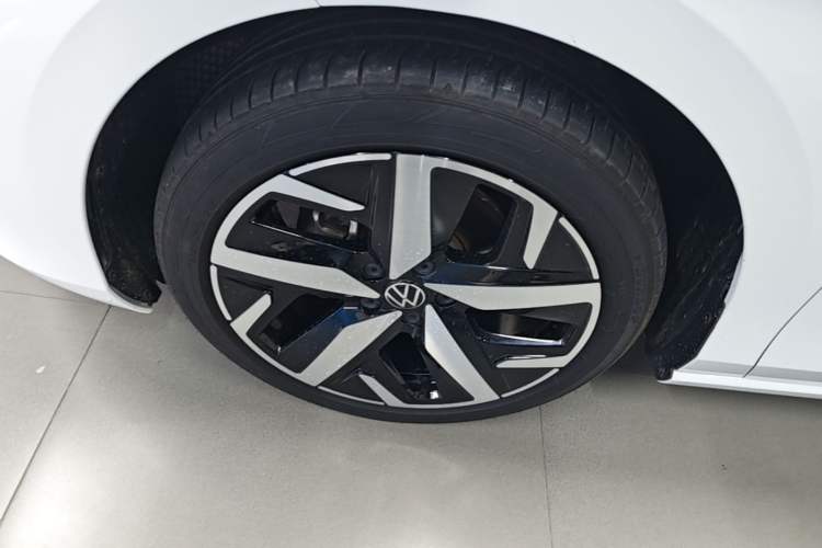 Used Volkswagen Lamando 2024 Lavida L 280TSI DSG Cool & Spicy Edition Left Front Wheel Hub