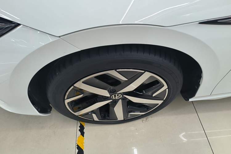 Used Volkswagen Lamando 2024 Lavida L 280TSI DSG Cool & Spicy Edition Left Front Wheel Hub