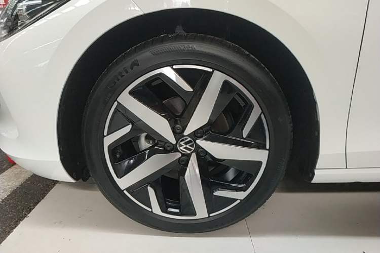 Used Volkswagen Lamando 2024 Lavida L 280TSI DSG Cool & Spicy Edition Left Front Wheel Hub