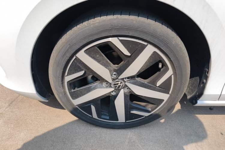 Used Volkswagen Lamando 2024 Lavida L 280TSI DSG Cool & Spicy Edition Left Front Wheel Hub