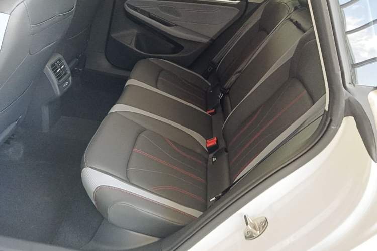 Used Volkswagen Lamando 2024 Lavida L 280TSI DSG Cool & Spicy Edition Left Rear Seat