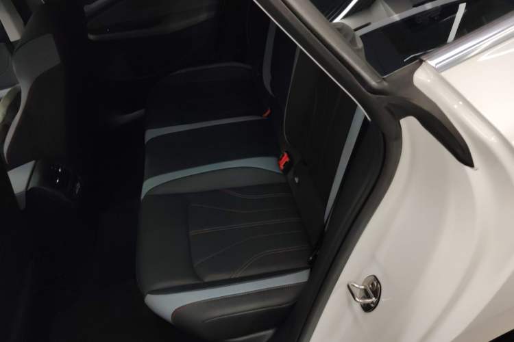 Used Volkswagen Lamando 2024 Lavida L 280TSI DSG Cool & Spicy Edition Left Rear Seat