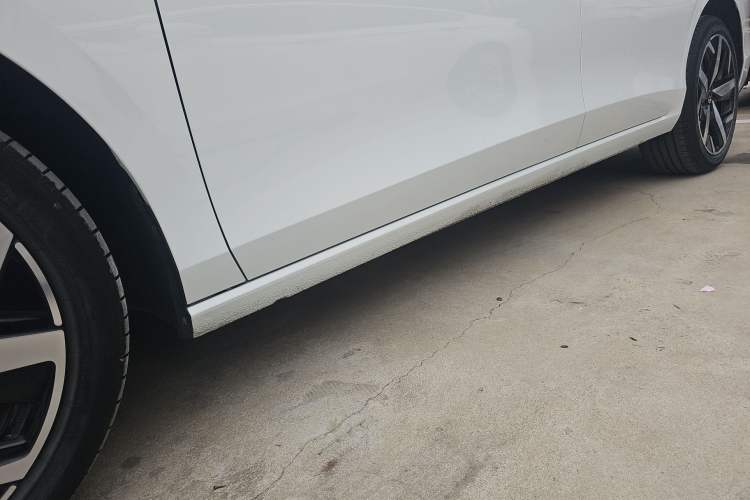 Used Volkswagen Lamando 2024 Lavida L 280TSI DSG Cool & Spicy Edition Left Side Sill
