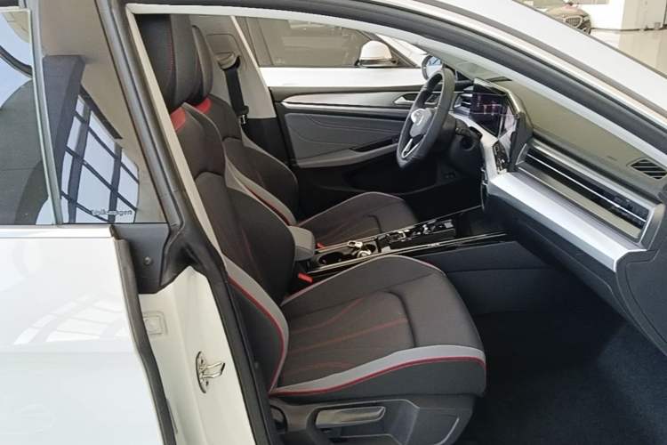 Used Volkswagen Lamando 2024 Lavida L 280TSI DSG Cool & Spicy Edition Right Front Seat