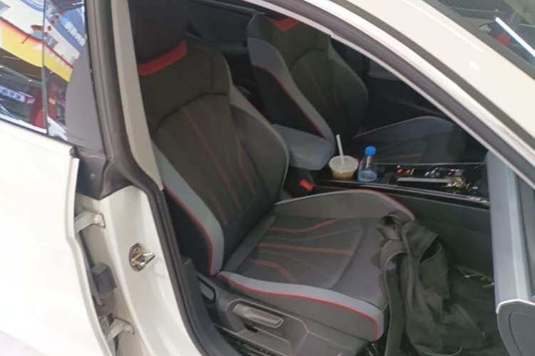 Used Volkswagen Lamando 2024 Lavida L 280TSI DSG Cool & Spicy Edition Right Front Seat