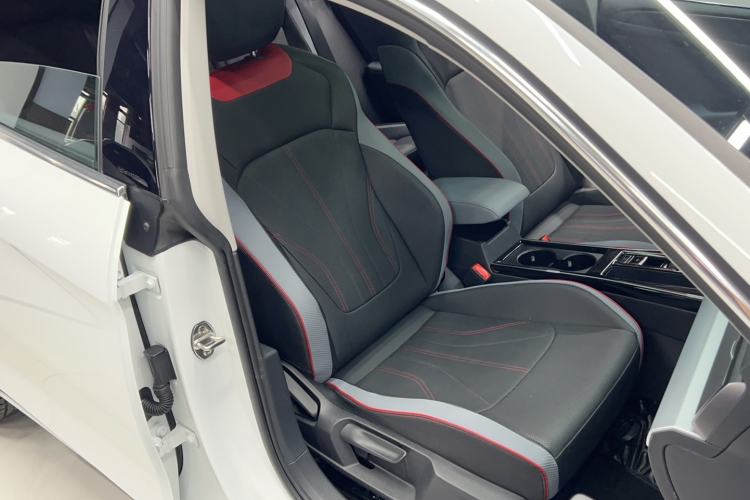 Used Volkswagen Lamando 2024 Lavida L 280TSI DSG Cool & Spicy Edition Right Front Seat