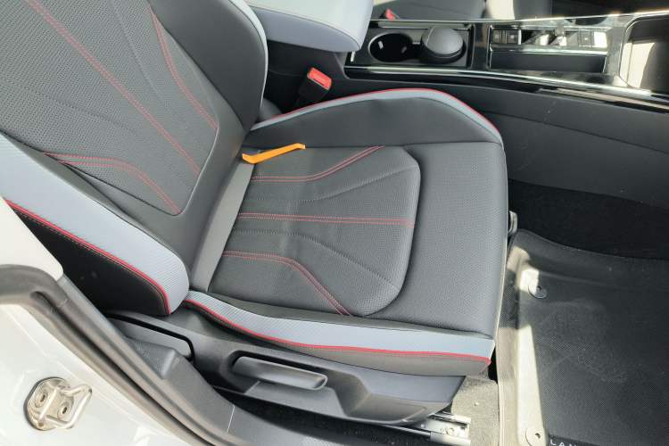 Used Volkswagen Lamando 2024 Lavida L 280TSI DSG Cool & Spicy Edition Right Front Seat