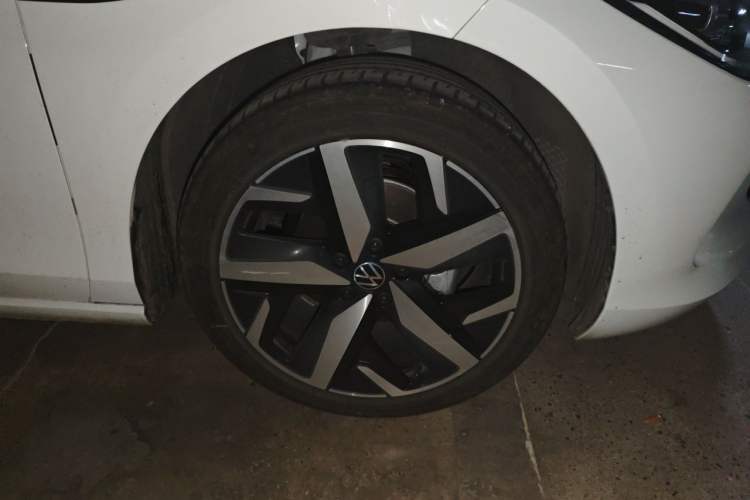 Used Volkswagen Lamando 2024 Lavida L 280TSI DSG Cool & Spicy Edition Right Front Wheel Hub